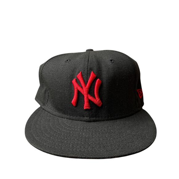 New York Yankees Cap Hat Fitted Size 7 7/8 Black New Era Embroidered Wool 6125 - Picture 1 of 8